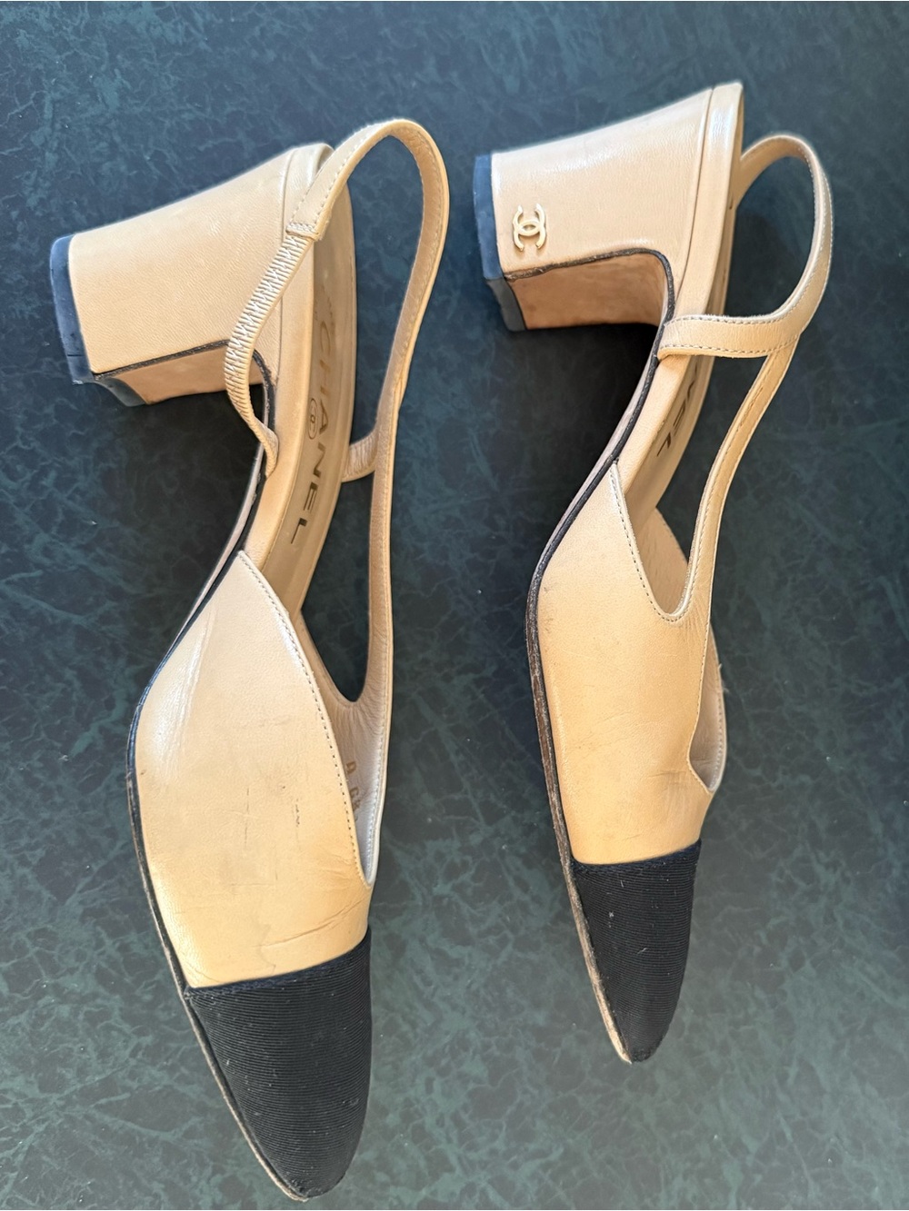 CHANEL Two-Tone Slingback Pumps in Beige and Black - Picture 4 of 6